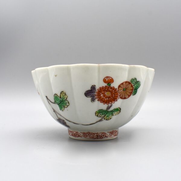 Small Kakiemon Lobed Bowl - Image 3