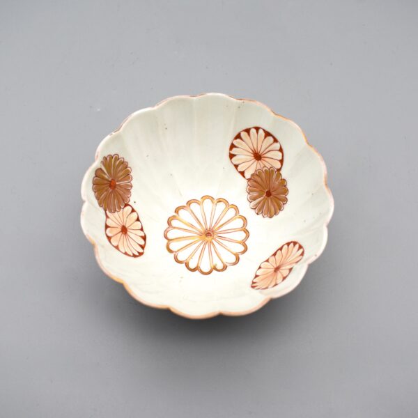 Small Kakiemon Lobed Bowl - Image 2