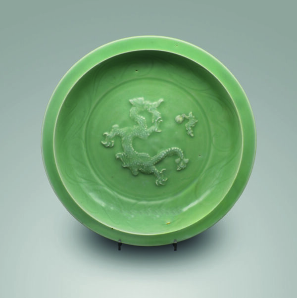 Large Longquan Celadon-Glazed 'Dragon' Dish