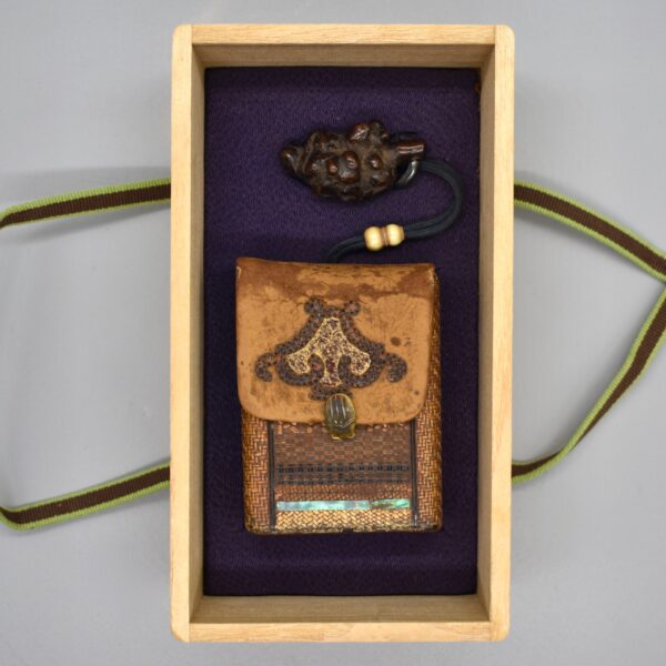 Ainu Tobacco Pouch with Burr Ojime - Image 3