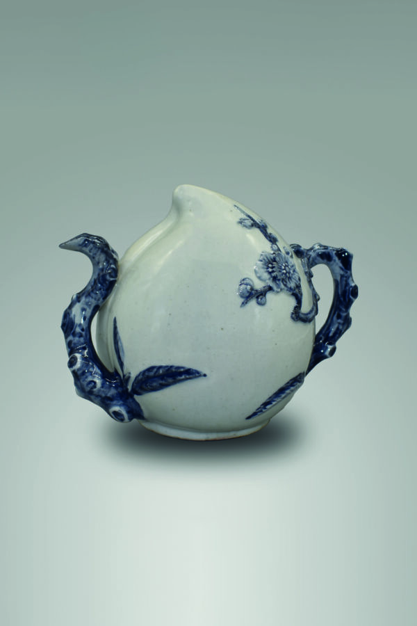 A Blue and White Cadogan Peach-form Wine Pot