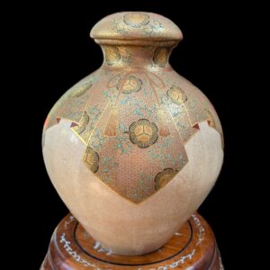 Kenjyo Satsuma Tealeaf Storage Jar (Imperial Presentation)